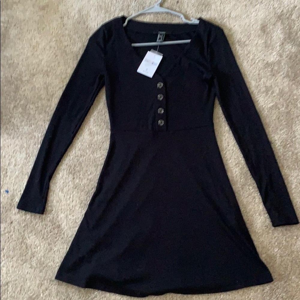 Black buttoned and ribbed dress